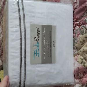 COPY - NIP Bella Russo Queen Microfiber Sheet Set